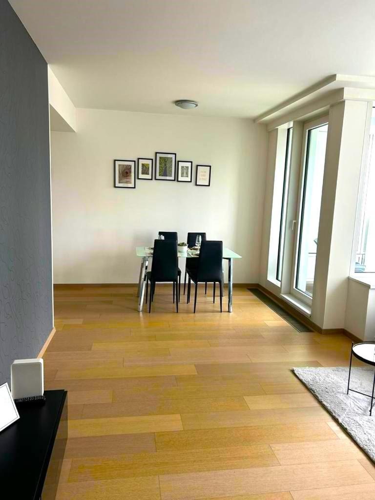 Skau Panorama Family & Business Apartment City View Free Parking Bratysława Zewnętrze zdjęcie